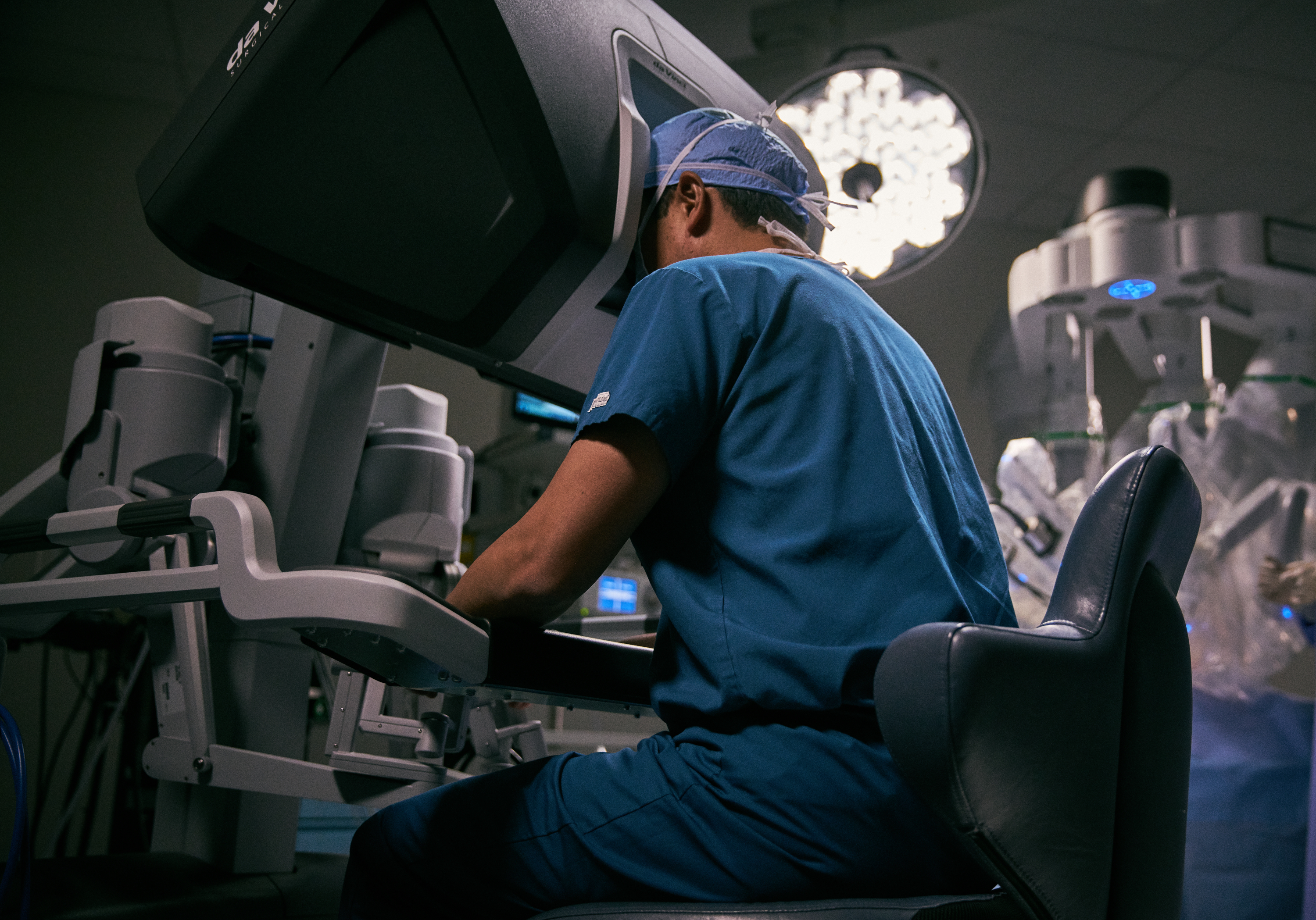 Surgeon operating at the da Vinci robotic console